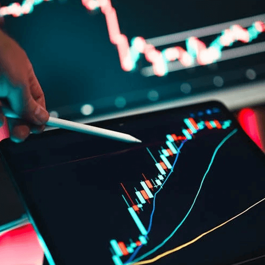 FinancezPro tým odborníků na kryptoinvestice